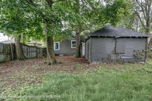 118 S Francis Avenue, Lansing, MI 48912