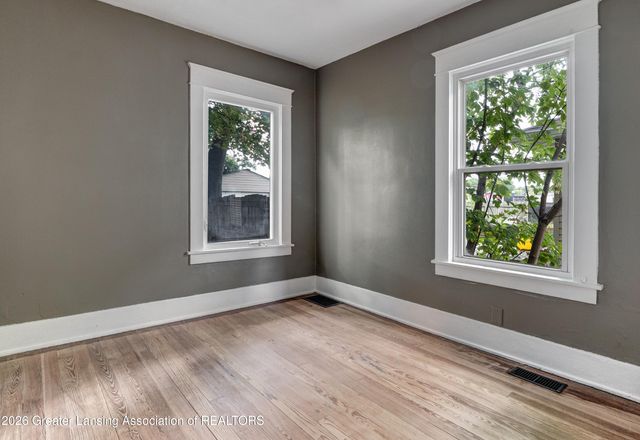 118 S Francis Avenue, Lansing, MI 48912
