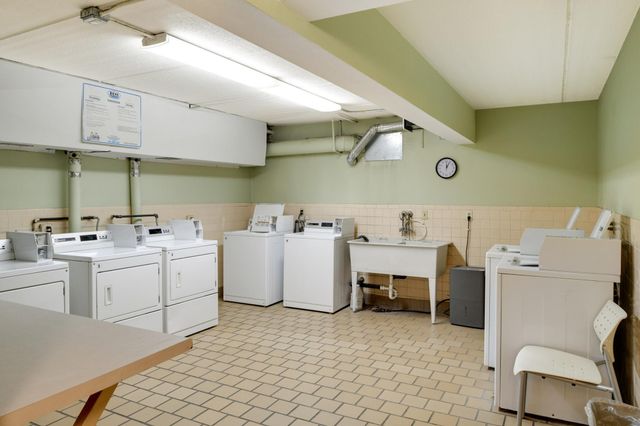 2700 44th Street W 113, Minneapolis, MN 55410