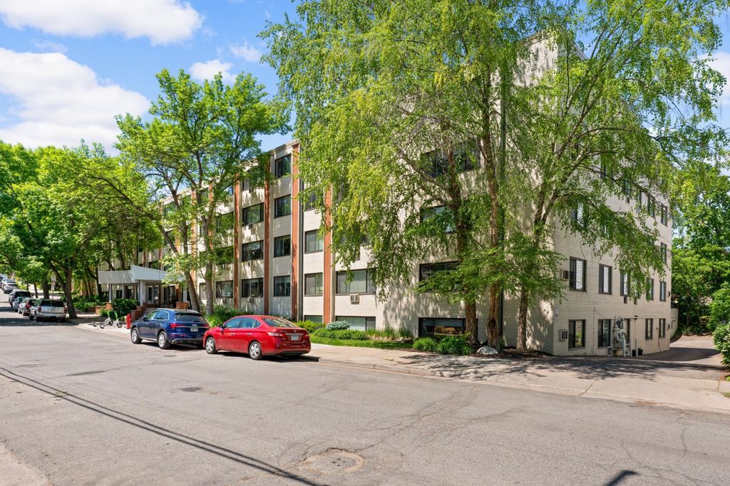 2700 44th Street W 113, Minneapolis, MN 55410