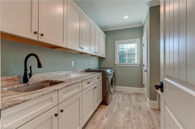 208 Lakeshore Drive, Reidsville, NC 27320