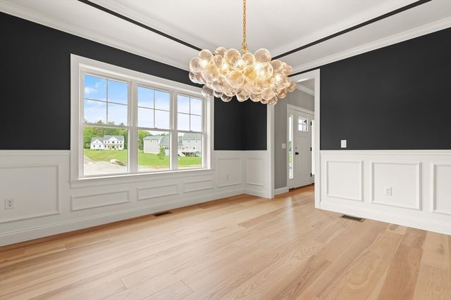 79 Summer St, Easton, MA 02356