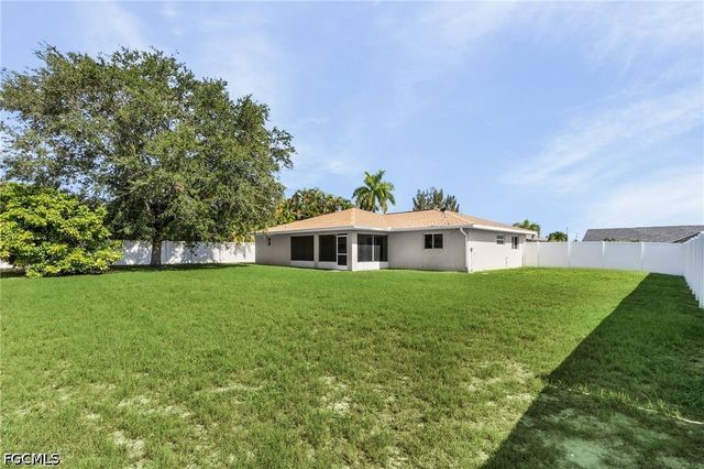 116 SW 28th TER, Cape Coral, FL 33914
