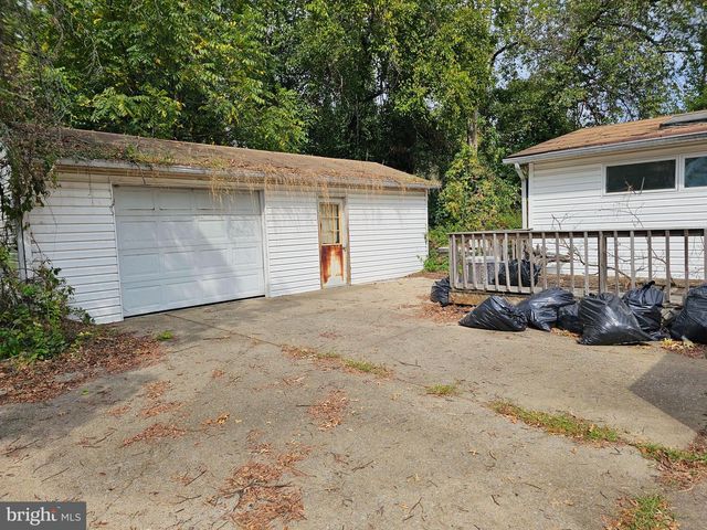 2336 THORNTON RD, Harrisburg, PA 17109