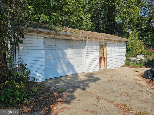 2336 THORNTON RD, Harrisburg, PA 17109