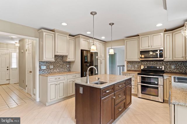 6207 LOCUST LN, Mechanicsburg, PA 17050