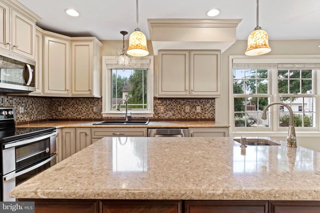 6207 LOCUST LN, Mechanicsburg, PA 17050