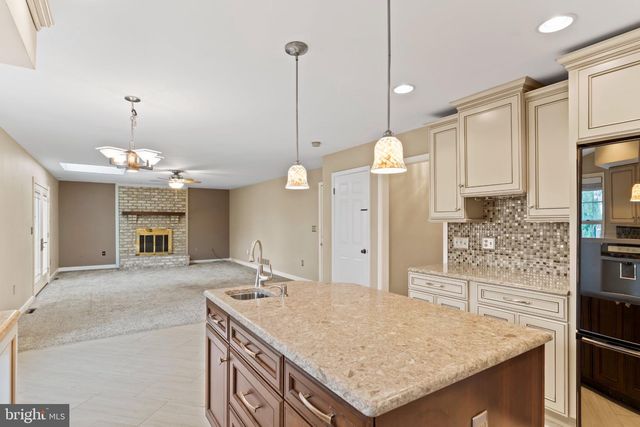 6207 LOCUST LN, Mechanicsburg, PA 17050