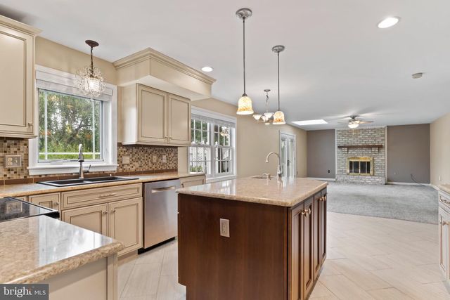 6207 LOCUST LN, Mechanicsburg, PA 17050