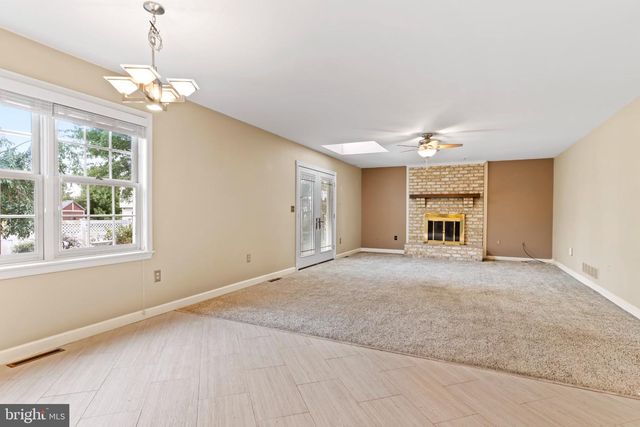 6207 LOCUST LN, Mechanicsburg, PA 17050