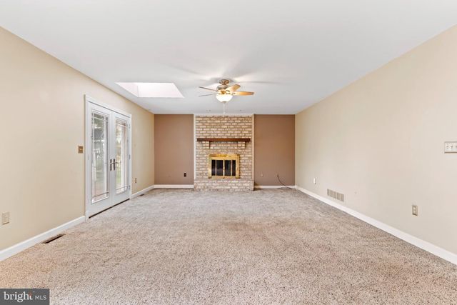6207 LOCUST LN, Mechanicsburg, PA 17050