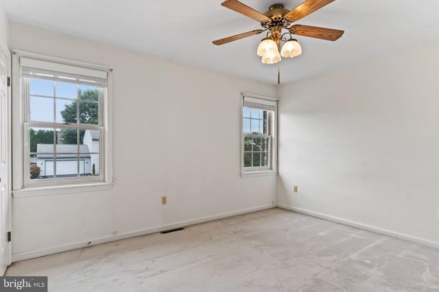 6207 LOCUST LN, Mechanicsburg, PA 17050