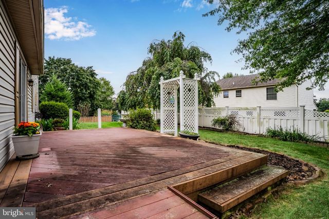 6207 LOCUST LN, Mechanicsburg, PA 17050
