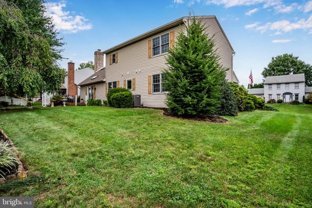 6207 LOCUST LN, Mechanicsburg, PA 17050