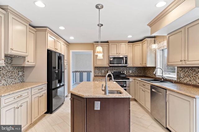 6207 LOCUST LN, Mechanicsburg, PA 17050