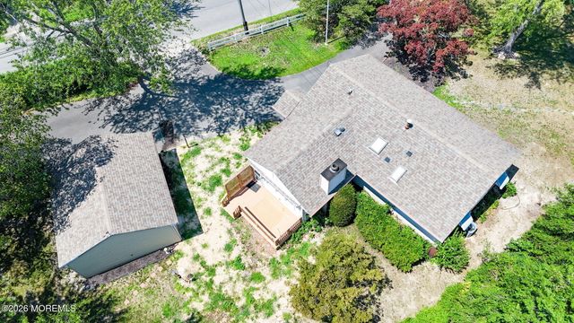17 Railroad Avenue, Beachwood, NJ 08722