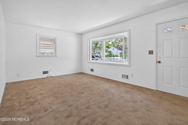 17 Railroad Avenue, Beachwood, NJ 08722