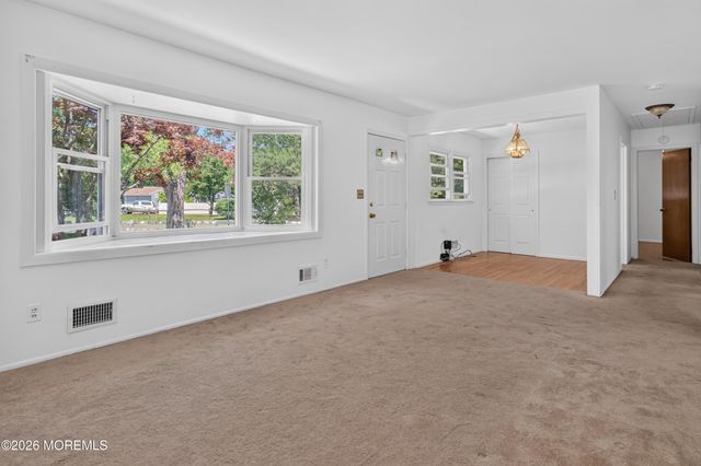 17 Railroad Avenue, Beachwood, NJ 08722