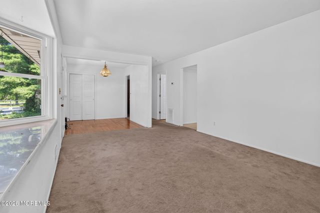 17 Railroad Avenue, Beachwood, NJ 08722