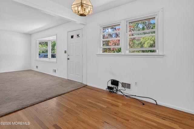 17 Railroad Avenue, Beachwood, NJ 08722