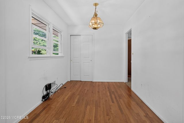 17 Railroad Avenue, Beachwood, NJ 08722