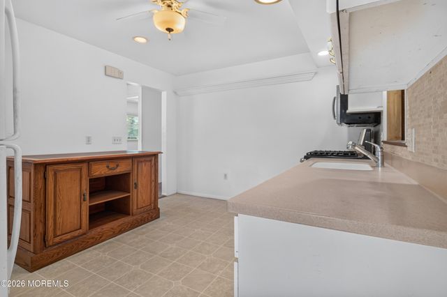 17 Railroad Avenue, Beachwood, NJ 08722