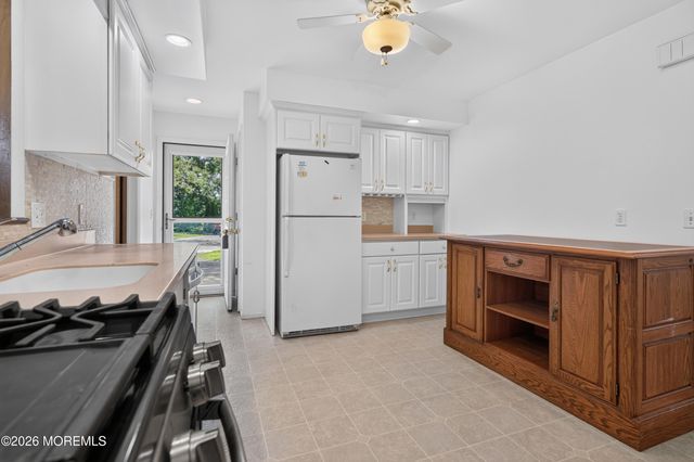 17 Railroad Avenue, Beachwood, NJ 08722