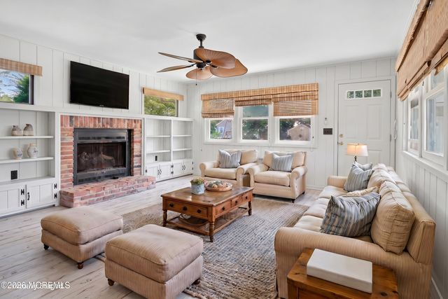 17 Railroad Avenue, Beachwood, NJ 08722