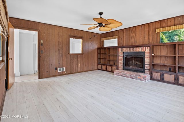 17 Railroad Avenue, Beachwood, NJ 08722