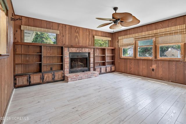 17 Railroad Avenue, Beachwood, NJ 08722