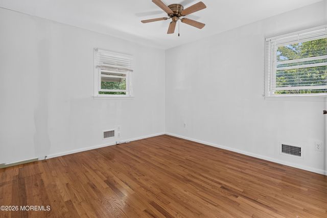 17 Railroad Avenue, Beachwood, NJ 08722