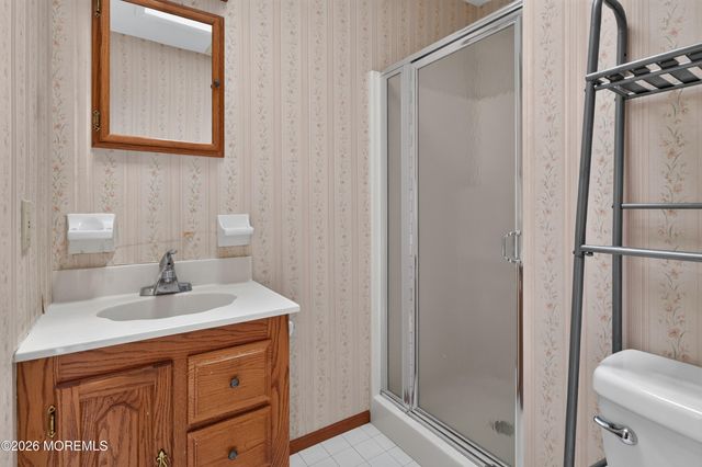 17 Railroad Avenue, Beachwood, NJ 08722