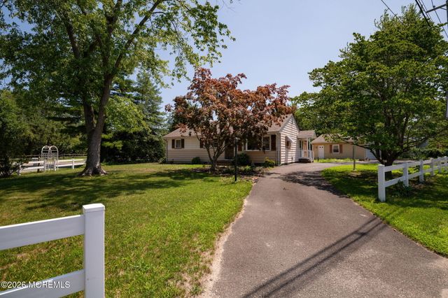 17 Railroad Avenue, Beachwood, NJ 08722
