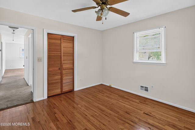 17 Railroad Avenue, Beachwood, NJ 08722