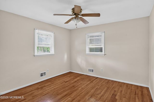 17 Railroad Avenue, Beachwood, NJ 08722