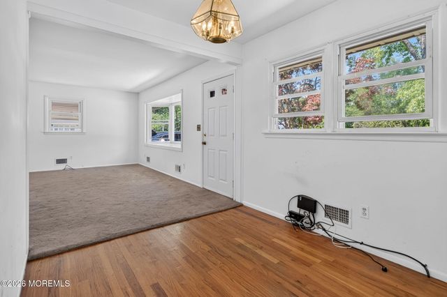 17 Railroad Avenue, Beachwood, NJ 08722