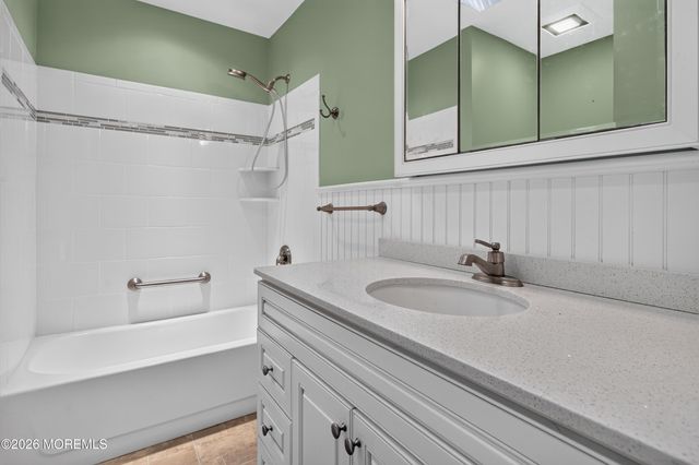 17 Railroad Avenue, Beachwood, NJ 08722