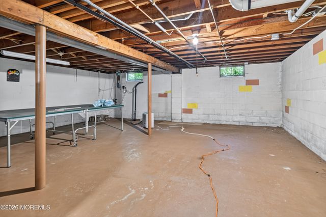 17 Railroad Avenue, Beachwood, NJ 08722