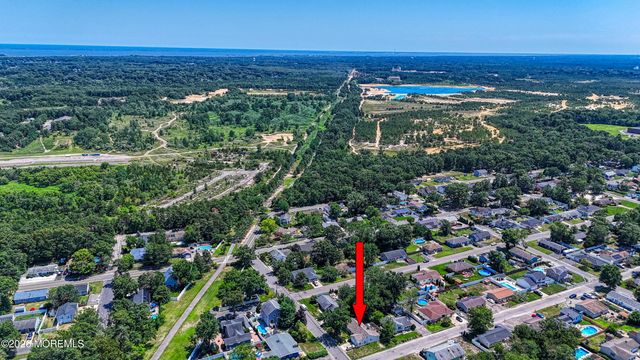 17 Railroad Avenue, Beachwood, NJ 08722