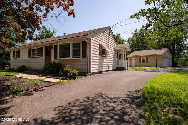 17 Railroad Avenue, Beachwood, NJ 08722