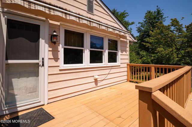 17 Railroad Avenue, Beachwood, NJ 08722