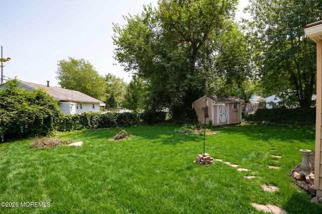 17 Railroad Avenue, Beachwood, NJ 08722