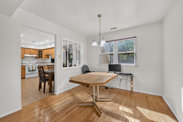 325 CARLETON LN, Mount Laurel, NJ 08054