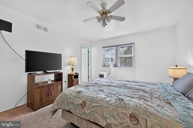 325 CARLETON LN, Mount Laurel, NJ 08054
