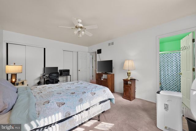 325 CARLETON LN, Mount Laurel, NJ 08054