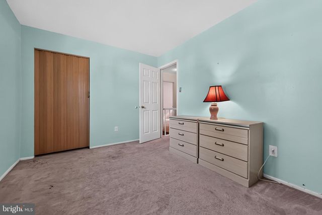 325 CARLETON LN, Mount Laurel, NJ 08054