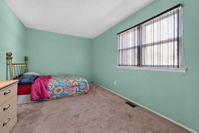 325 CARLETON LN, Mount Laurel, NJ 08054