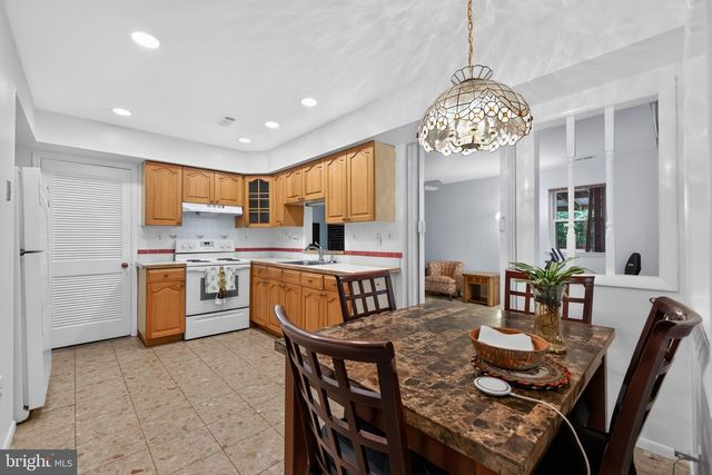 325 CARLETON LN, Mount Laurel, NJ 08054