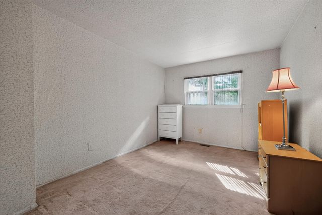 325 CARLETON LN, Mount Laurel, NJ 08054