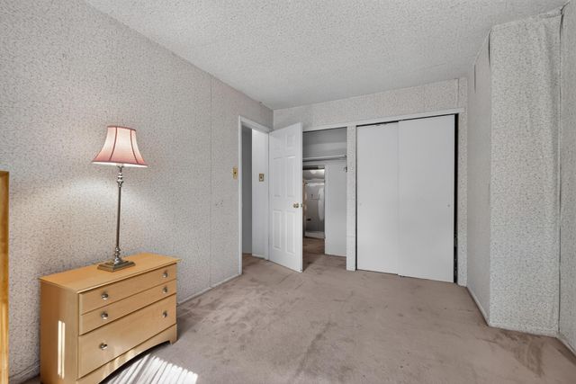 325 CARLETON LN, Mount Laurel, NJ 08054
